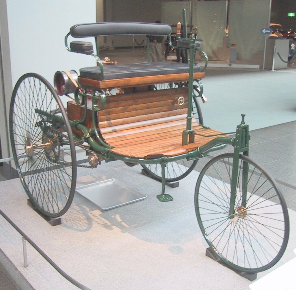Benz_Patent_Motorwagen_1886_(Replica)