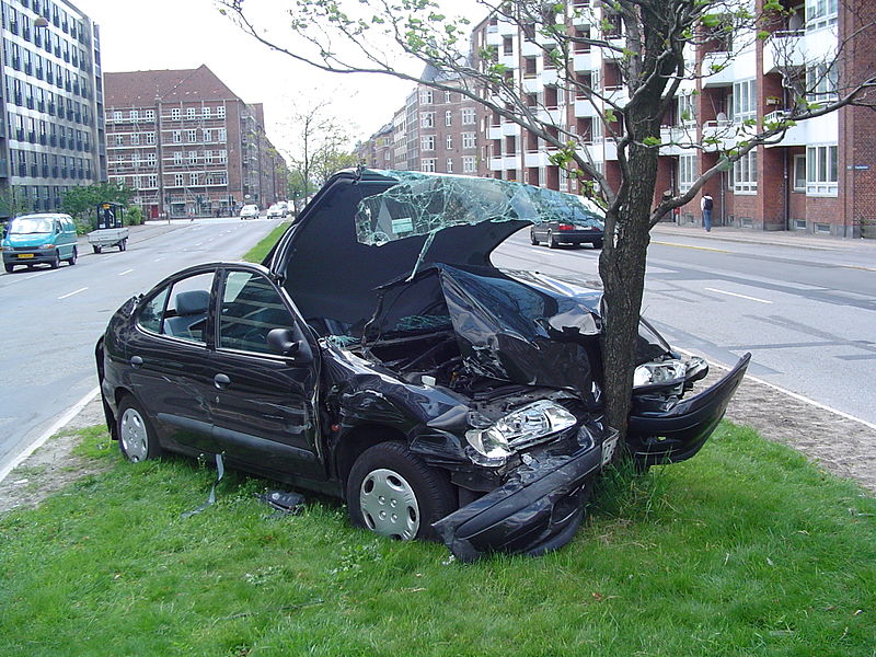800px-Car_crash_1