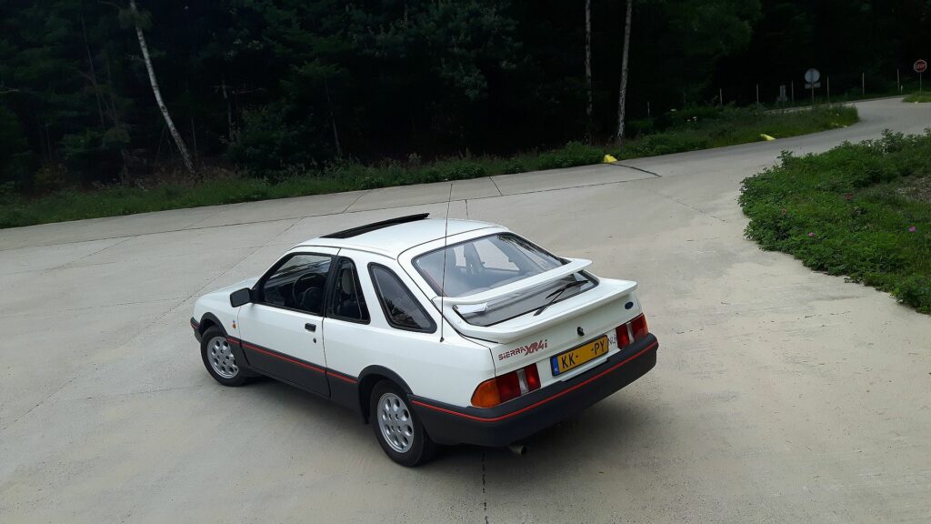 1984_Ford_Sierra_XR4i