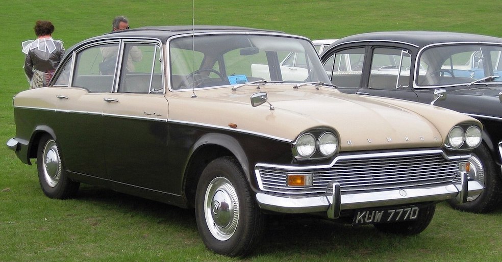 Humber_Super_Snipe_Series_V_July_1966_2965cc_next_to_slightly_older_Super_Snipe Humber_Super_Snipe_Series_V_July_1966_2965cc_next_to_slightly_older_Super_Snipe