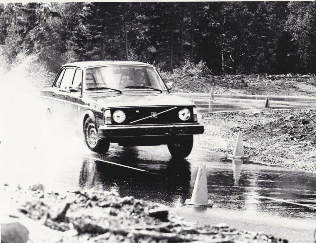 Volvo 240 1975 testes på Hellered Volvo 240 1975 testes på Hellered