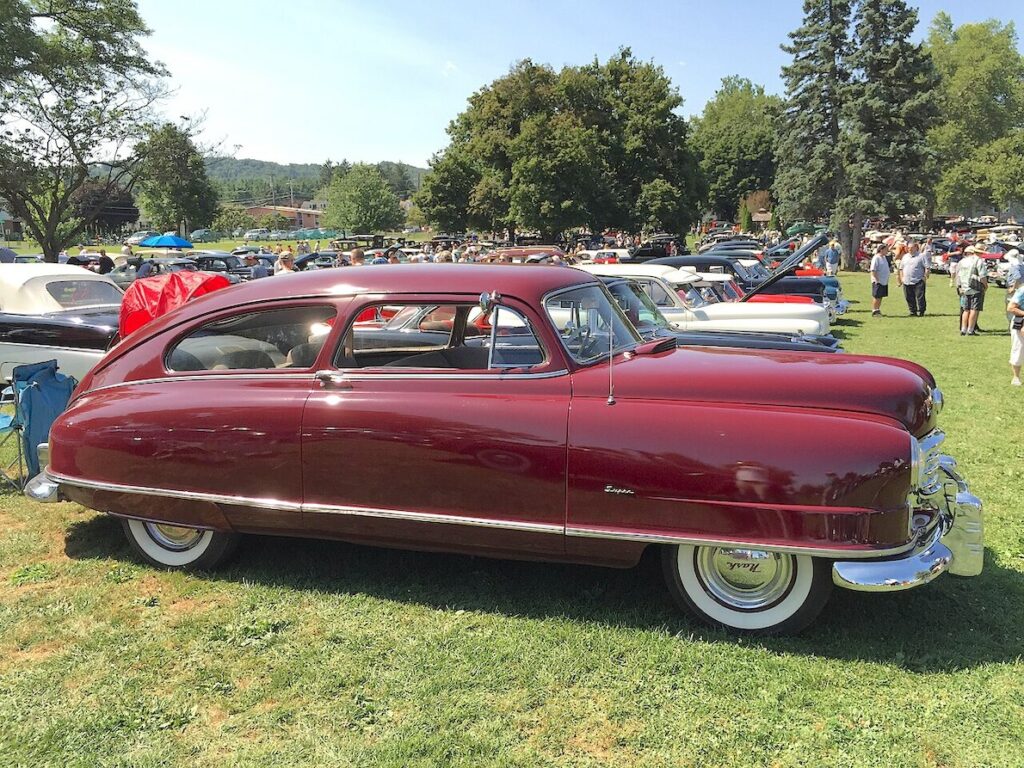 1949_Nash_600_Super_two-door_Airflyte_at_2015_Macungie_show_02