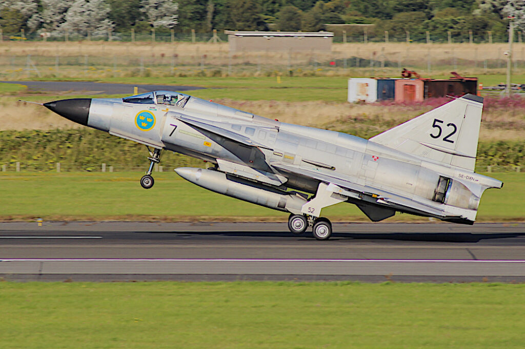 SE-DXN_SAAB_Viggen__Gustav_52__(21366952562)-1