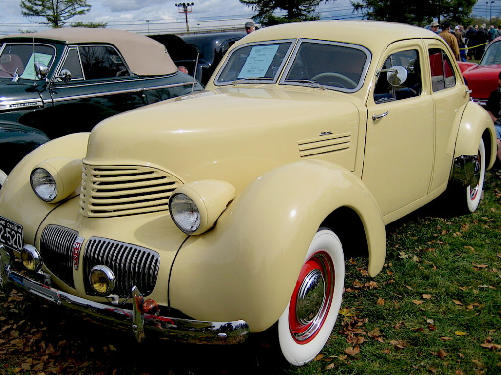 Hupmobile_Skylark_1941_(4172297873)