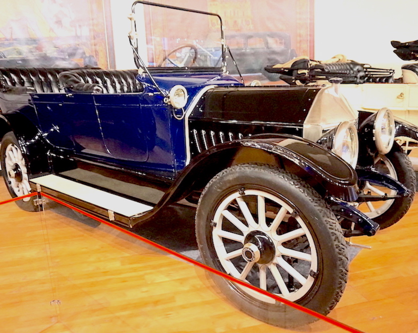 Sloan_Museum_at_Courtland_Center_December_2018_14_(1913_Chevrolet_Classic_6)