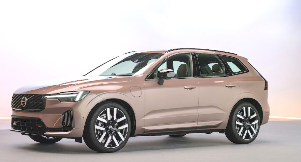 The_New_Volvo_XC60_Studio_Front_34